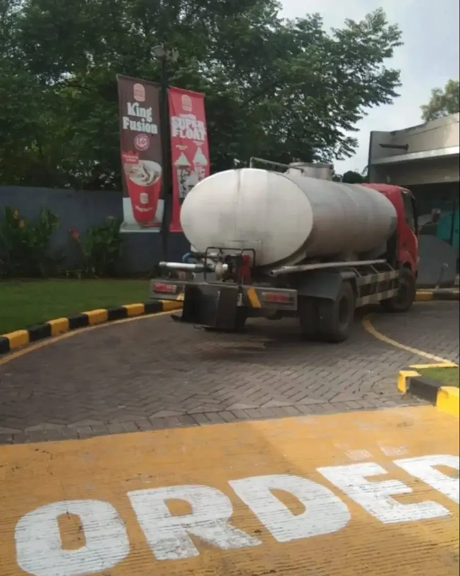 Toyota Dyna 110ET Tangki 5000L Bali - Image 7 of 8