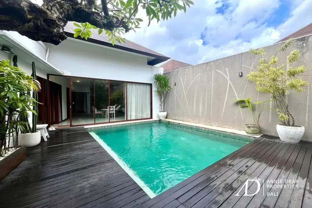 FREEHOLD 3 BEDROOM VILLA ONE GATE SYSTEM IN UMALAS - Image 1 of 10