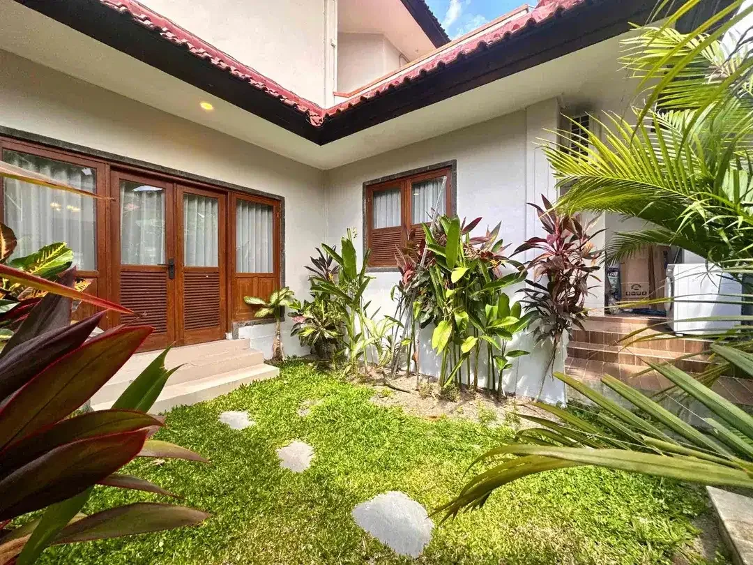 3 BEDROOMS MINIMALIST MODERN STYLE STRATEGIC LOCATION AT UMALAS - Image 3 of 10