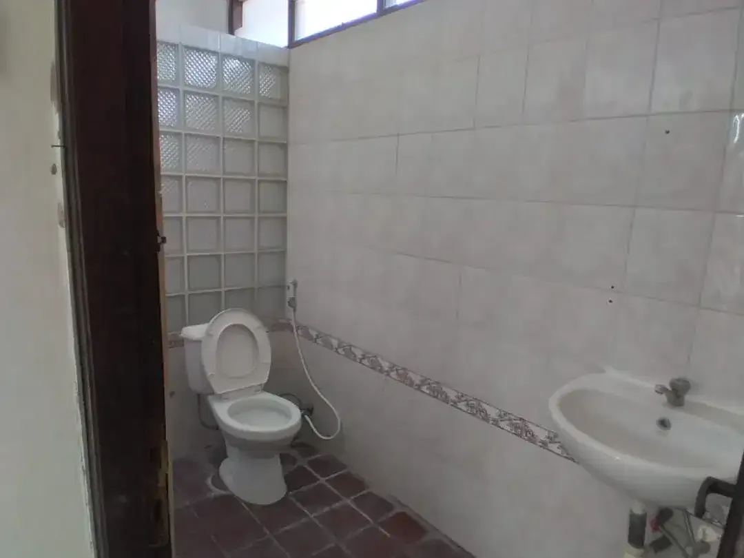 Jual Cepat Rumah 2 Lantai di Taman Griya Jimbaran Siap Huni - Image 7 of 8