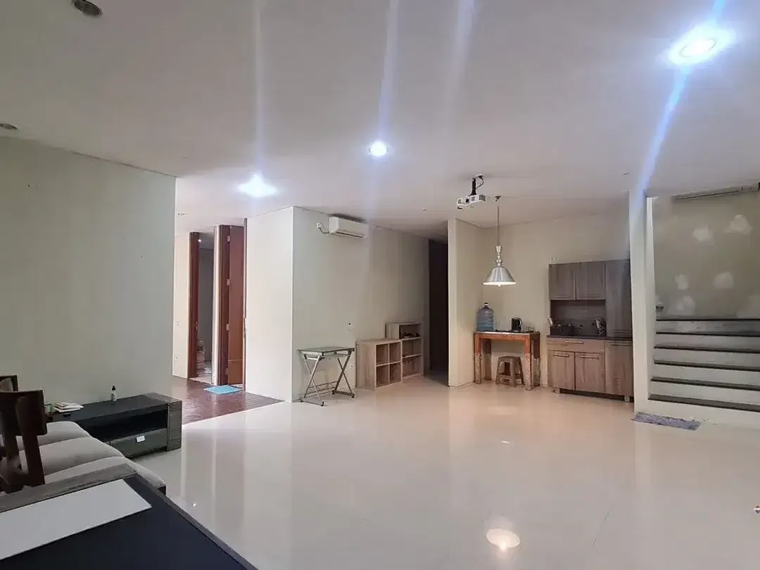 Rumah Eksklusif 5 Kamar Tidur Dijual di Denpasar Utara Area - Image 3 of 10
