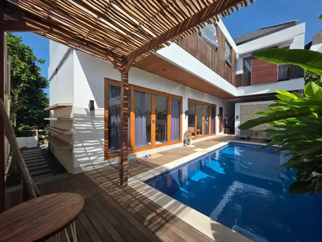 SPACIOUS 4BR VILLA FULLY FURNISHED WALK TO SANUR BEACH - Image 1 of 9