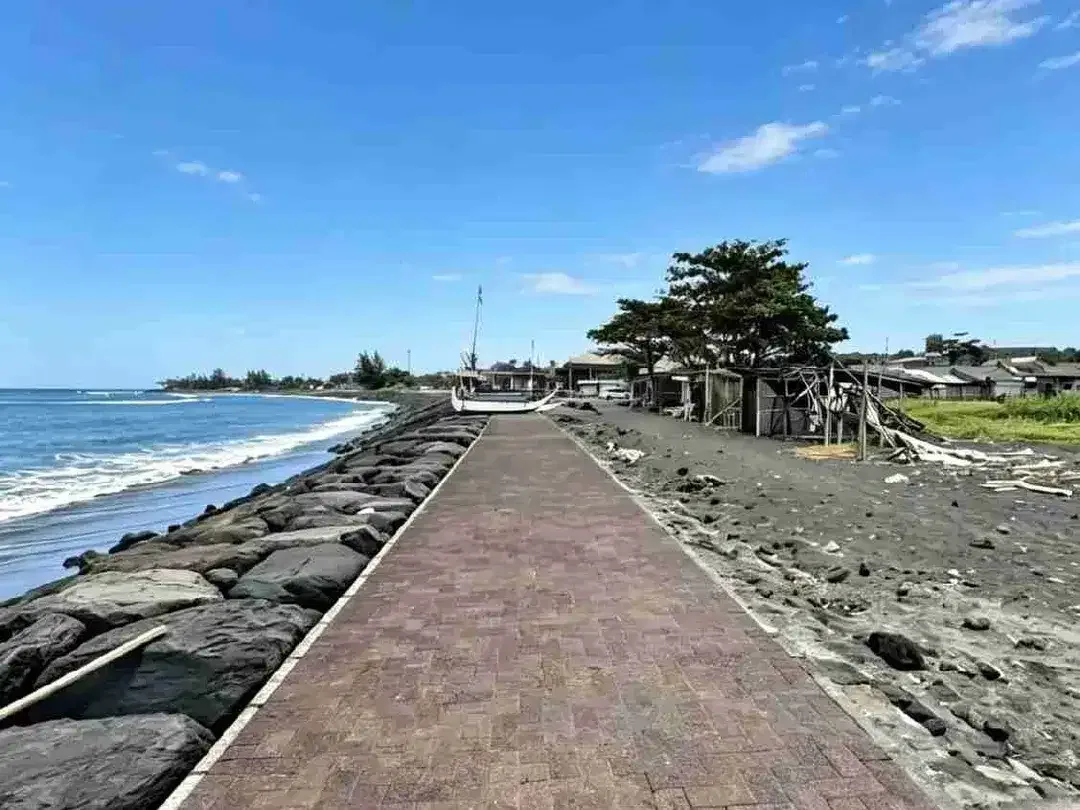TANAH LOSS PANTAI PREMIUM PANTAI LEBIH GIANYAR BALI - Image 2 of 9