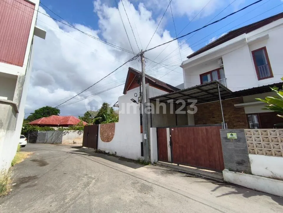 Rumah Sewa 2 Lantai Taman Griya Jimbaran - Image 1 of 4