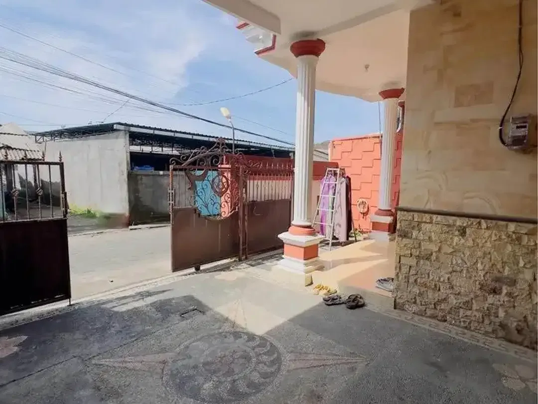 Dijual Rumah 1 lantai Masih terawat baik dan siap huni Lokasi Jl Gunung Resimuka - Image 2 of 10