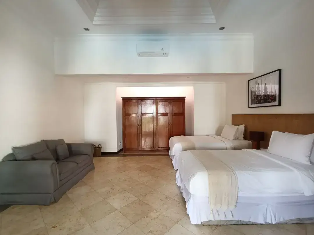 Massive Price Drop! 7-Bedroom Villa Just 200m from the Beach in Nusa Dua - Now IDR 10 Billion - Image 6 of 10
