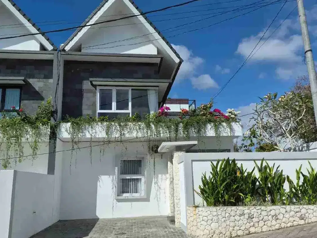 FULL FURNISHED VILLA IN SILIGITA NUSA DUA - Image 1 of 10