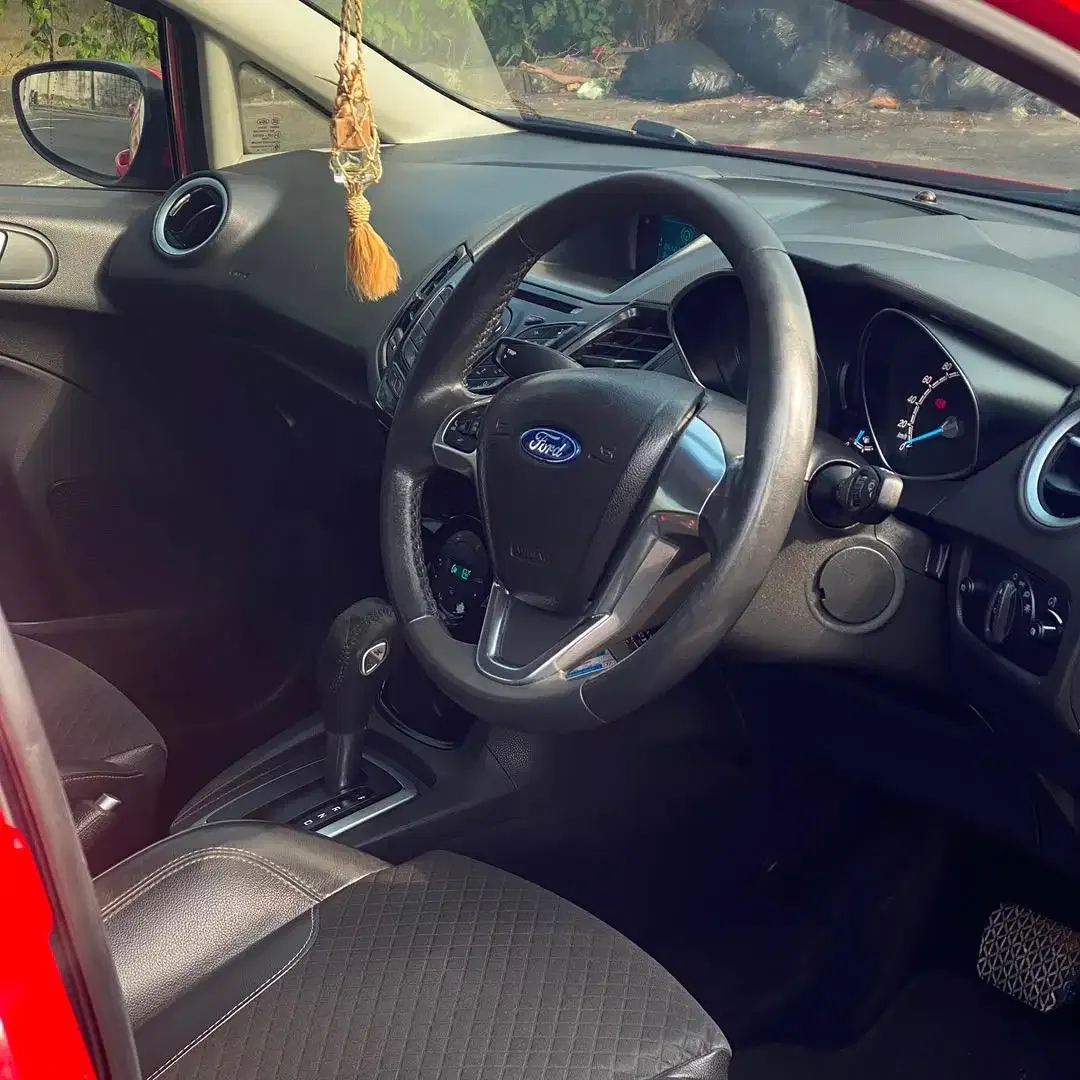 Ford Fiesta Ecoboost 1.0 AT - 2014 - Image 8 of 10
