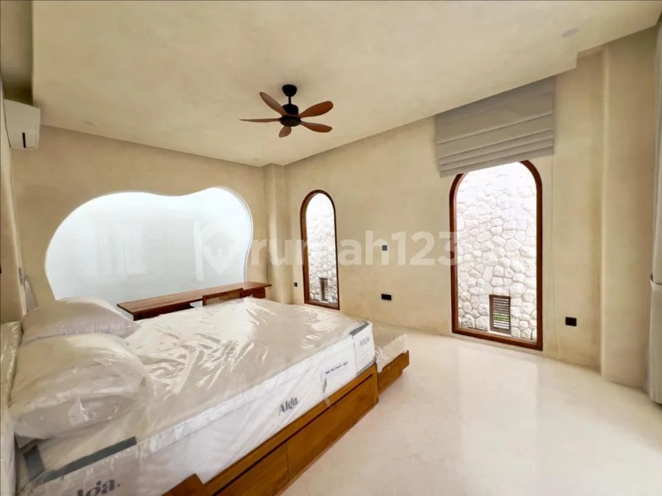 3 Bedrooms Topical Style Cityview Just 1 KM Going To Petitenget Beach Strategic Location At Seminyak Area - Image 4 of 4