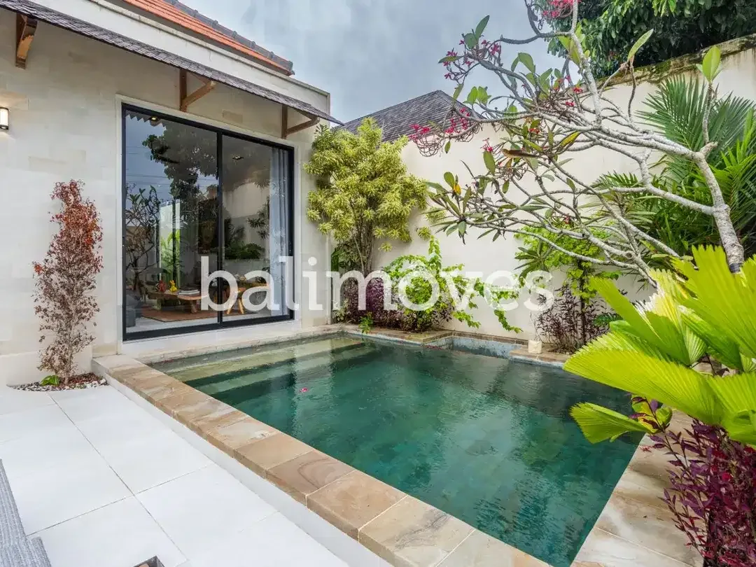 Villa Baru dengan Tiga Kamar Tidur yang Menawan di Sanur - Image 1 of 10