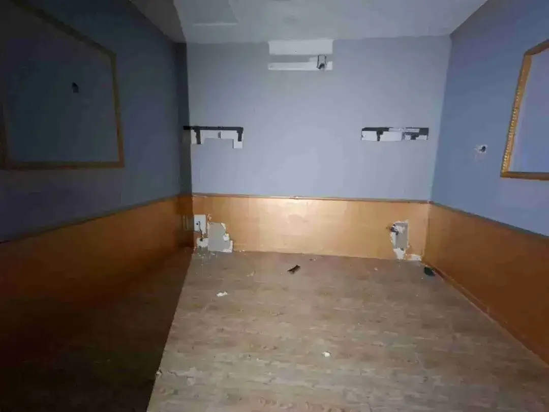 DI JUAL CEPAT TANAH BANGUNAN 2LANTAI DI JL. DANAU TEMPE, SIDAKARYA - DENPASAR SELATAN

SPESIFIKASI :

LT : 458m²

LB : 465m²

Pos Satpam 9m²

Lobby 

7 Kamar Bawah

11Kamar Atas

1 Office

Jalan - Image 9 of 10