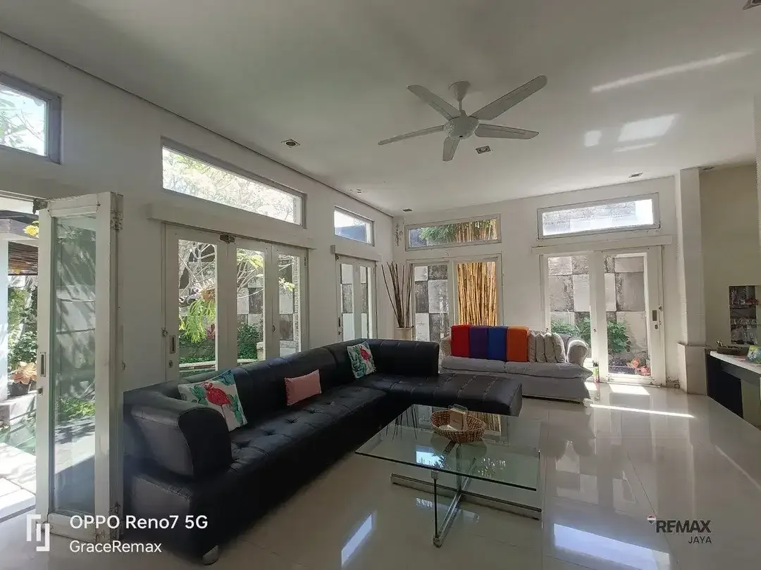 Tropical Modern Villa For Sale, in Mumbul Benoa - Image 1 of 7
