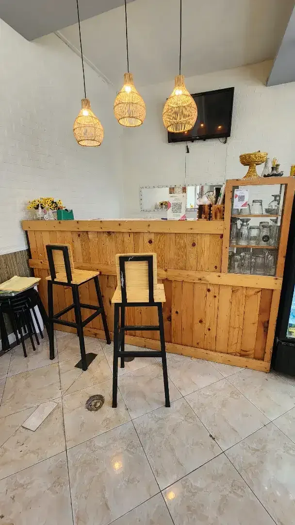 Jual meja bar panjang 2M plus kursi bekas cafe - Image 1 of 1