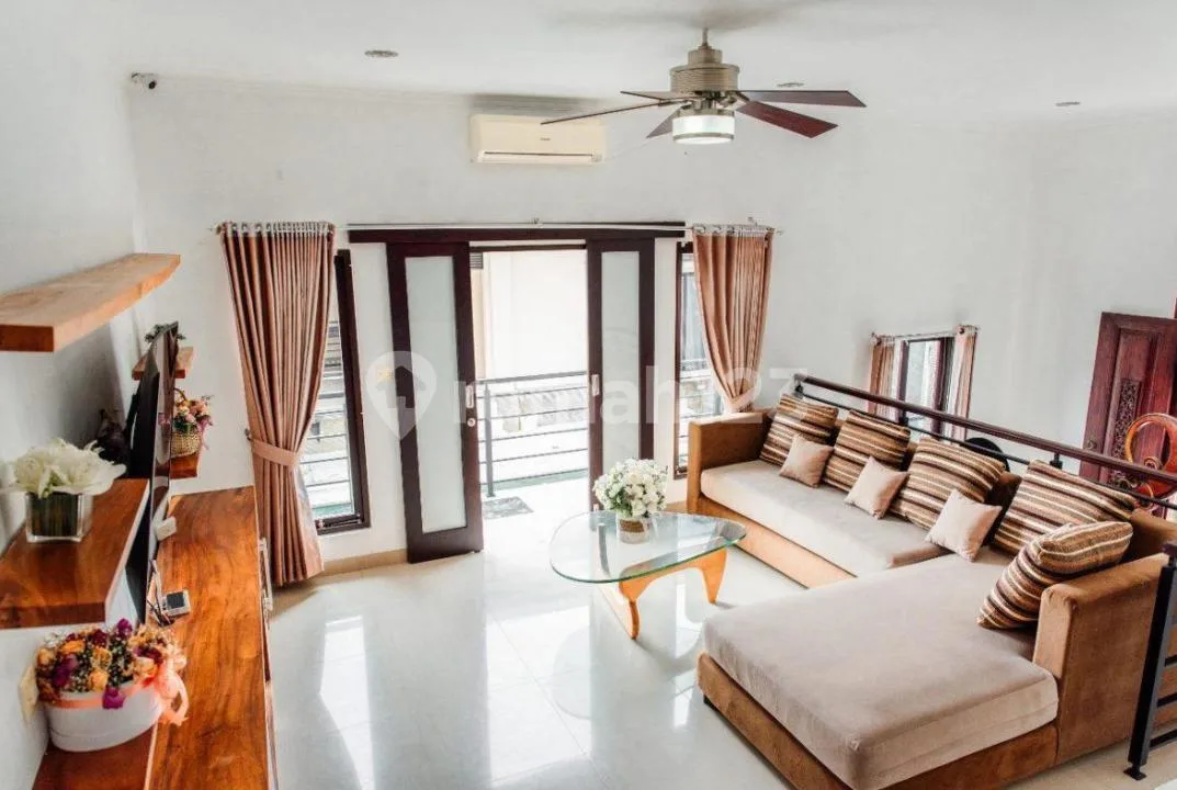 Dijual - Villa 6 Kamar Tidur, Baru Renovasi di Jimbaran - Image 2 of 4