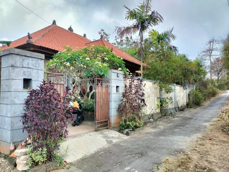 Rumah 1 Lantai Bergaya Bali di Area Tenang Kutuh-Nusa Dua - Image 1 of 4