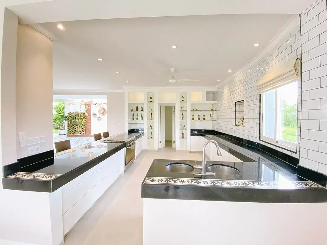 FOR SELL HOMMIE VILLA WITH A VIEW IN BRAWA, CANGGU - Image 5 of 10