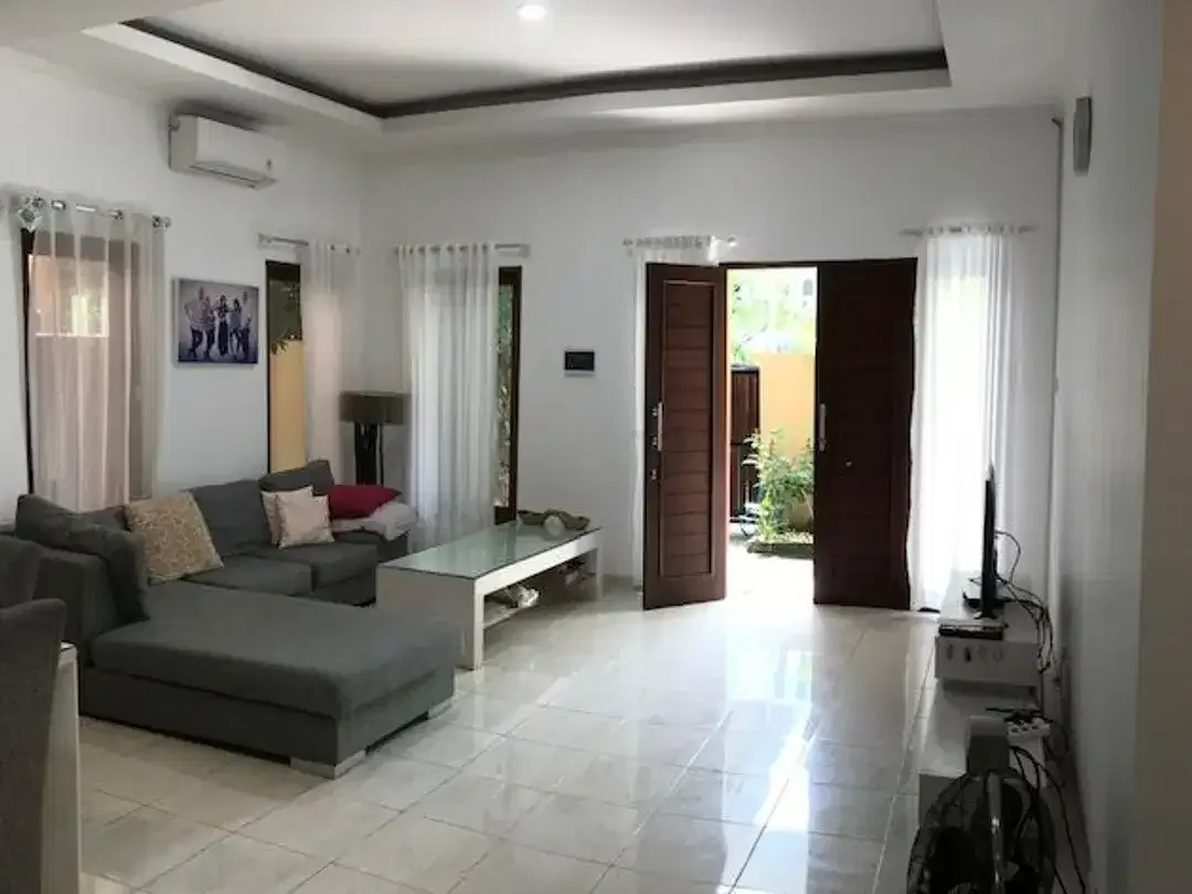 Rumah Modern Private Cluster Kompolek Fasiitas Lengkap di Royal Garden Jimbaran - Image 7 of 10