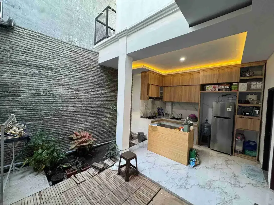 Rumah Lokasi Strategis di Gatsu Barat Denpasar-Carport 2 Mobil+SHM - Image 6 of 9