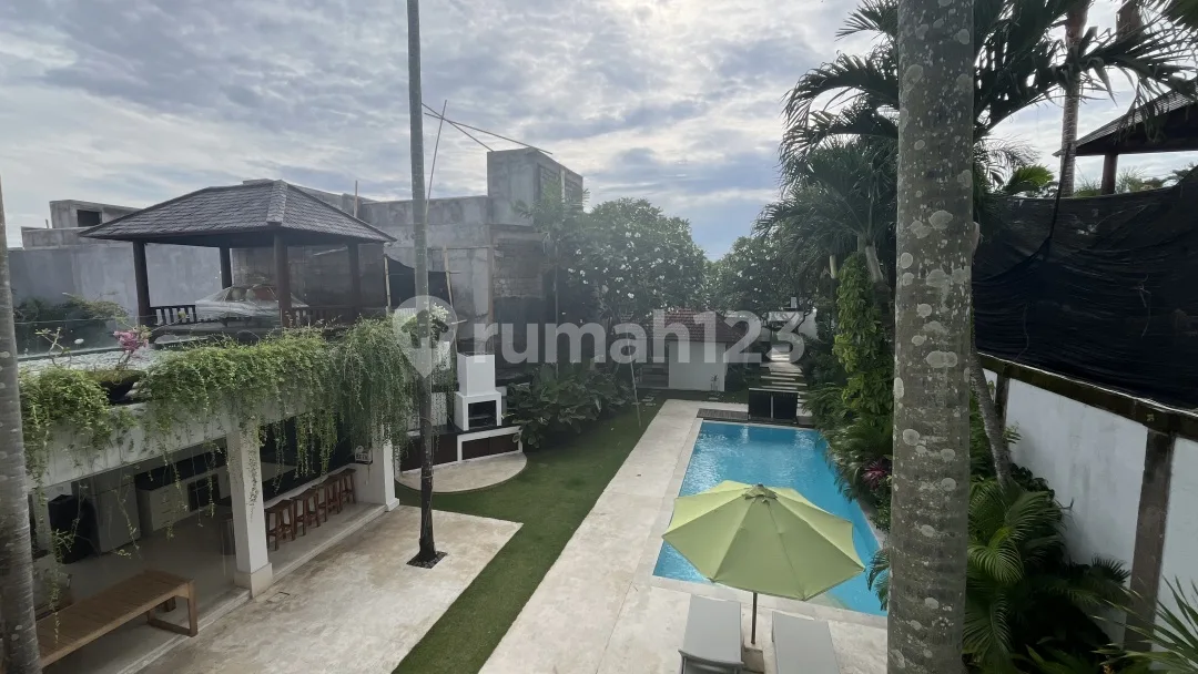 A Spacious 3 En-suite Bedrooms Villa In Brawa Canggu , 5 Mins Walking Distance To The Beach, - Image 1 of 4