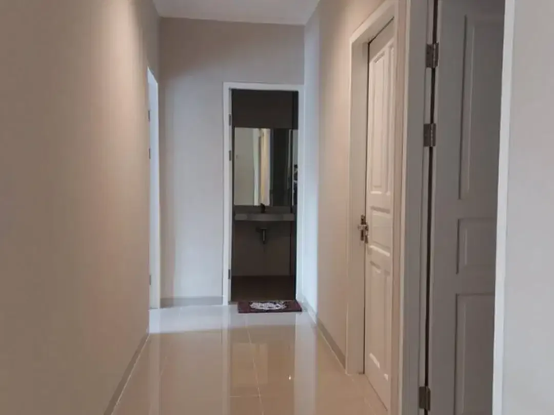 RUMAH CANTIK FULL FURNISHED 4BR DI PERUM HARVESTLAND JIMBARAN BADUNG - Image 6 of 10