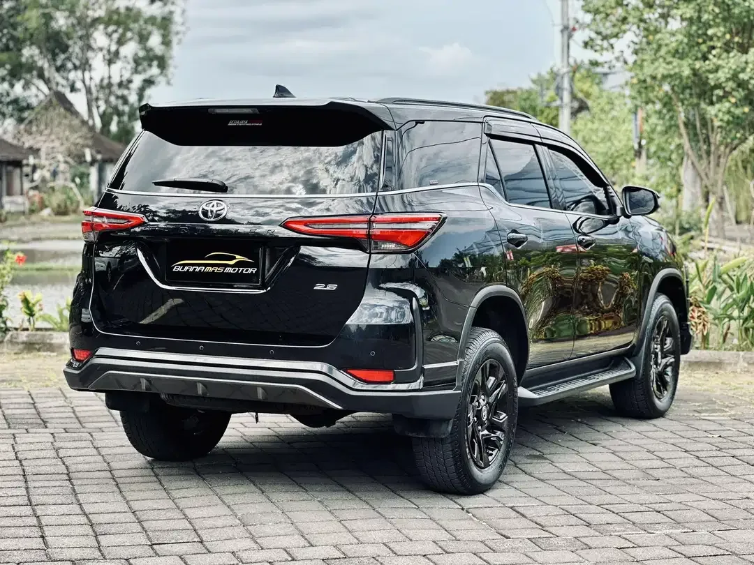 FORTUNER 2.8 GR TSS LEGENDER 2024 HITAM - Image 7 of 10