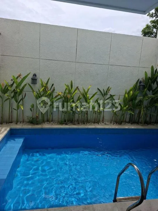 Rumah Modern 4 Kamar Tidur Dalam Komplek di Kawasan Elite Renon - Image 2 of 4