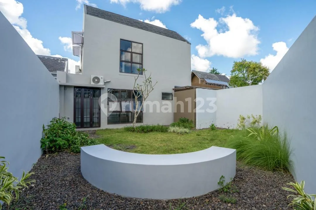 Rumah 2br.one Gate Sistem 2 Menit Taman Rama School Fully Furnish - Image 1 of 4