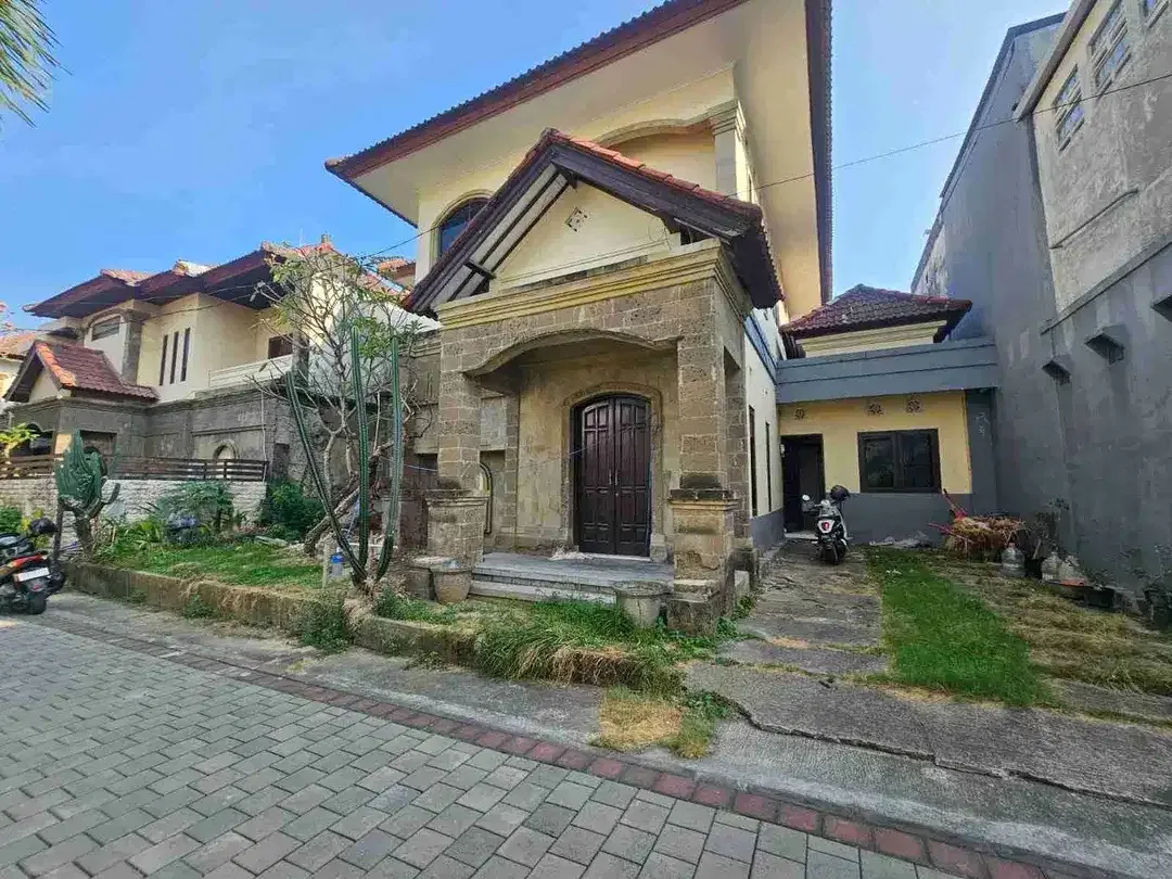 Jual Rumah Hitung Harga Tanah Saja Luas 2.3are/230meter Lokasi Jl Semer Kerobokan dekat Umalas/ Petitenget area Investasi strategis. - Image 1 of 10