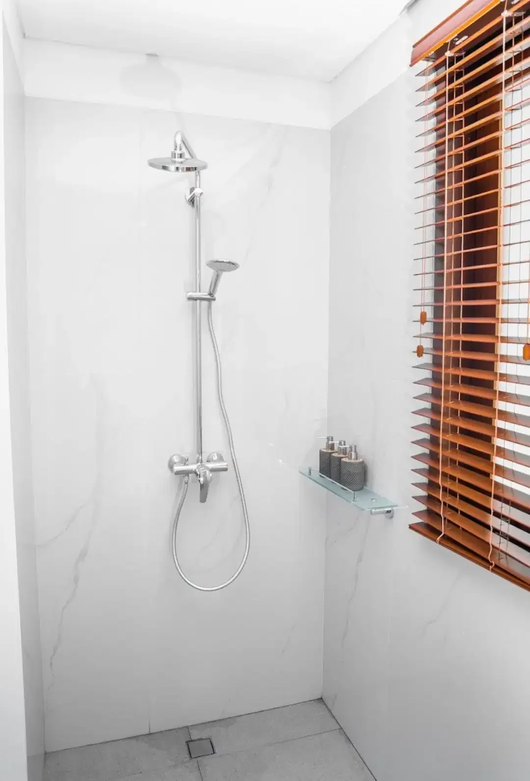 Modern 5-Bedroom Villa for Yearly Rental - Image 7 of 10