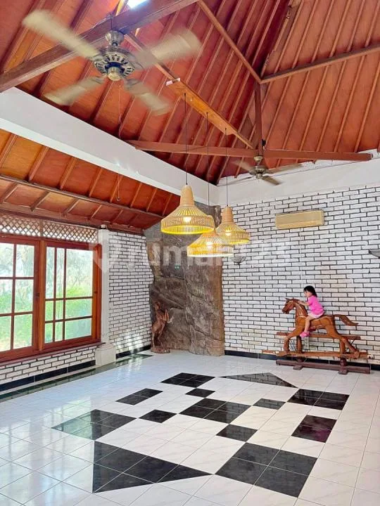 Spacious 6-Bedroom Villa For Yearly Rent In Sanur - Image 2 of 4