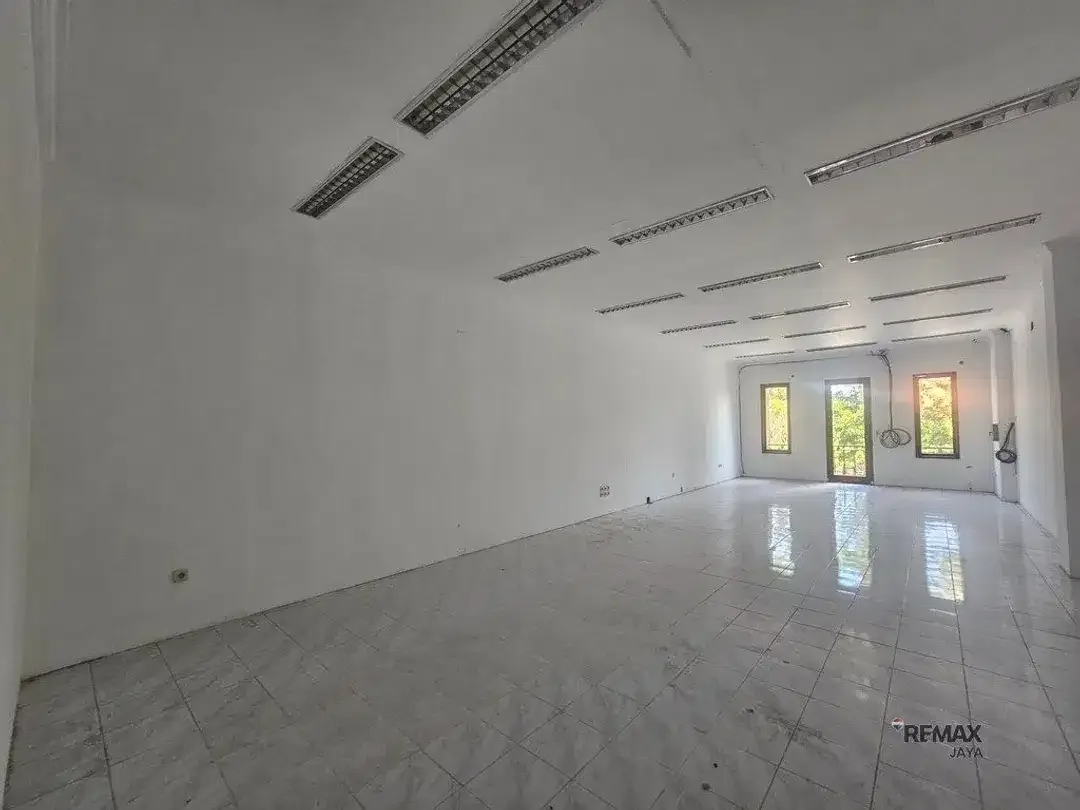 Ruko 3 Lantai Disewakan di Renon, Denpasar, Lokasi Strategis - Image 9 of 10