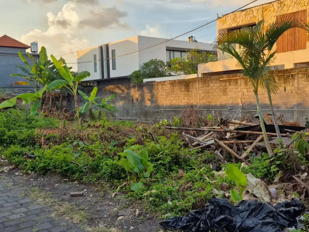 Freehold - Rare opportunity sale Land in Prime location Bumbak Umalas, 10 minutes to Berawa Beach, Canggu, Bali - Image 1 of 9