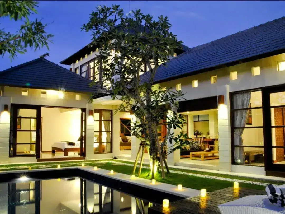 3BR Villa di Petitenget, Jalan kaki ke Pantai dan W Hotel Seminyak - Image 2 of 10