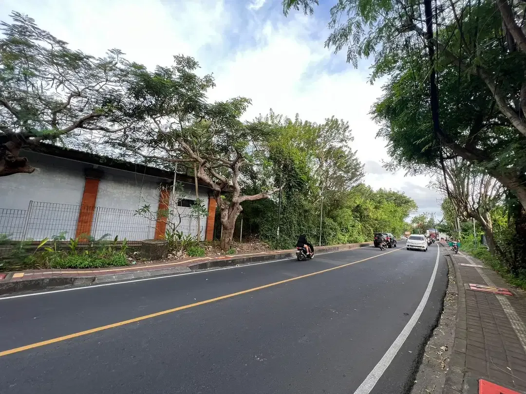 Dijual Tanah di Jalan Utama Uluwatu Jimbaran Dekat Mall Sidewalk - Image 5 of 9