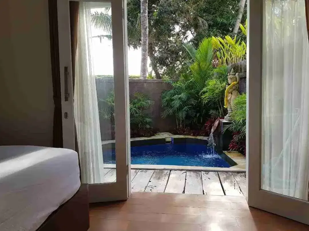 Disewakan Villa 2 Lantai Fully Furnished di Darmasaba Badung Bali - 3 Kamar Tidur, Kolam Renang, View Sawah & Sungai - Image 3 of 10
