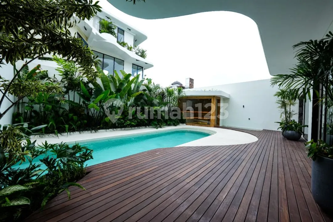 Luxury Villa In Prime Kuta Location With Private Lift & Pool - Image 3 of 4