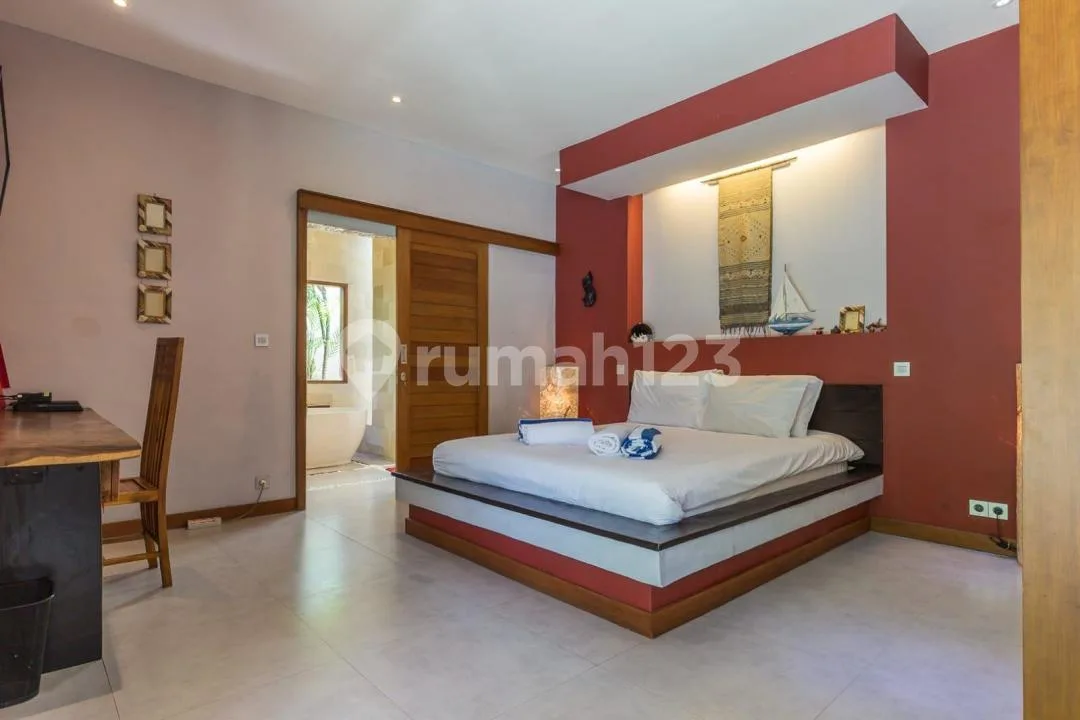 Luxury Tropical Villa 3 Br + Pavilion Kayu 1 Br, 3 KM ke Pantai Nyanyi - Image 4 of 4