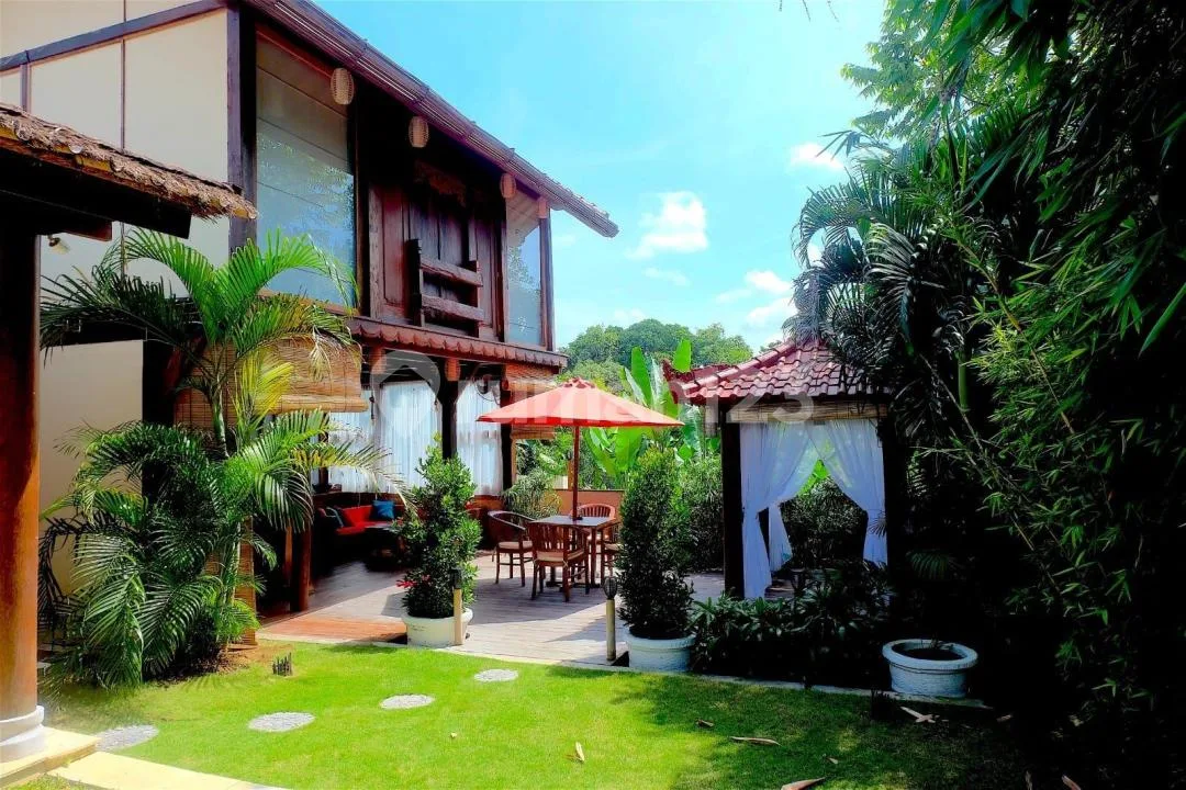 Luxury Tropical Villa 3 Br + Pavilion Kayu 1 Br, 3 KM ke Pantai Nyanyi - Image 2 of 4