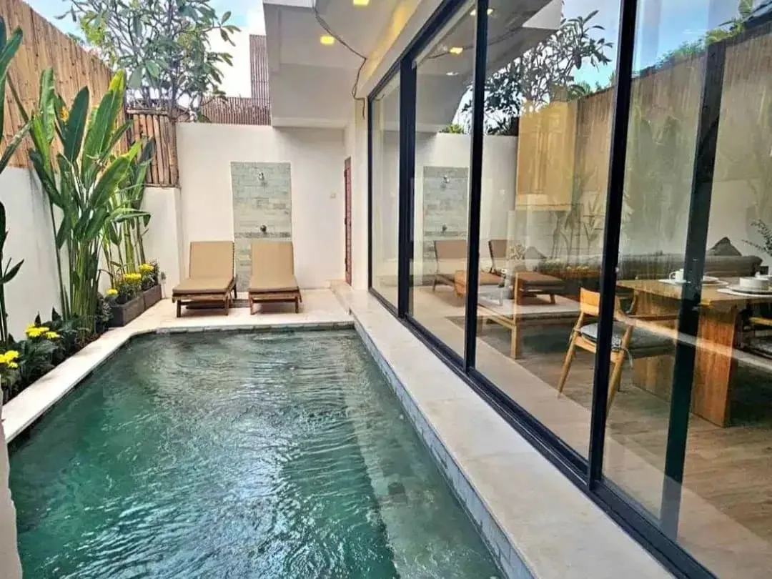Villa Seminyak For Sale /Freehold - Lokasi Jln Camplung Tanduk Seminyak - Image 1 of 9