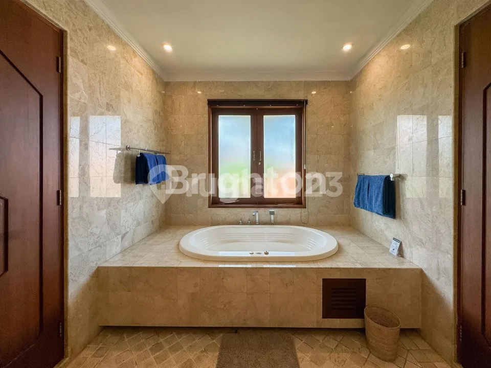 Leashold For 31 Years - Sanur Luxury Villa 5 BR Near To Sanur Beach - Image 2 of 4