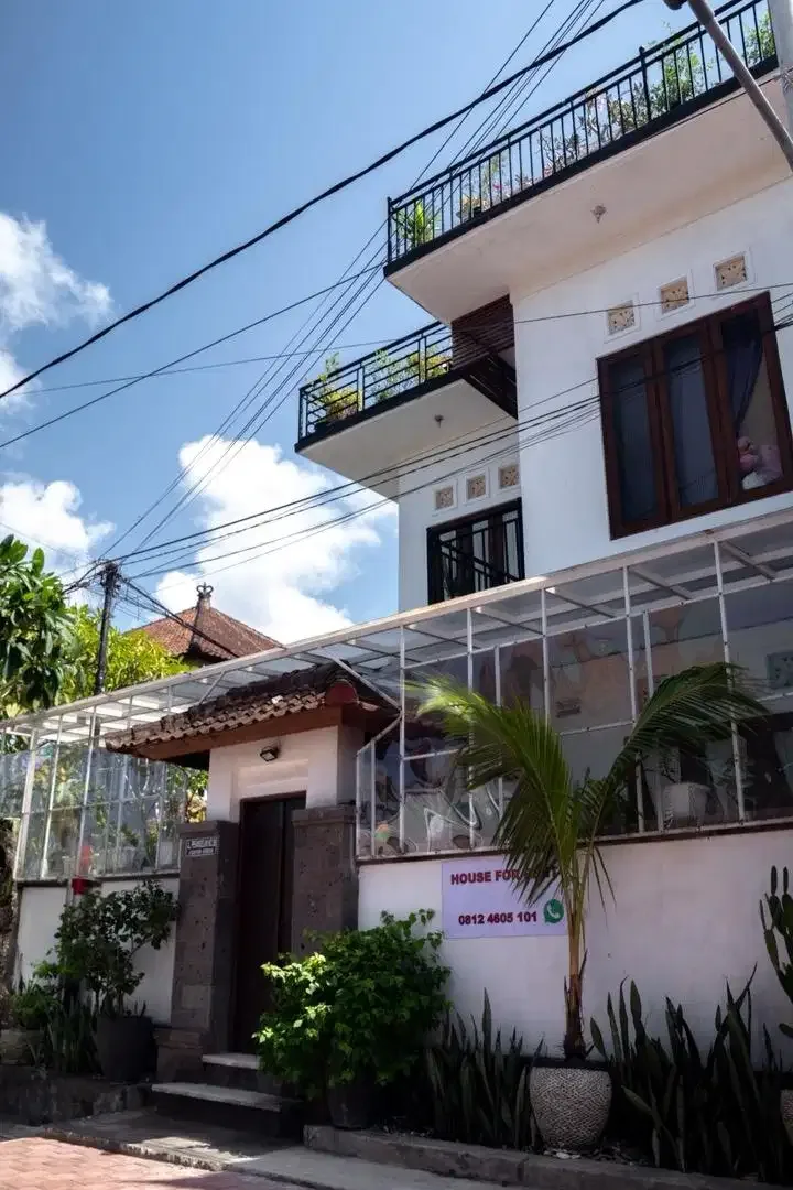 DISEWAKAN: Rumah Kerobokan Full Furnished - Image 1 of 9