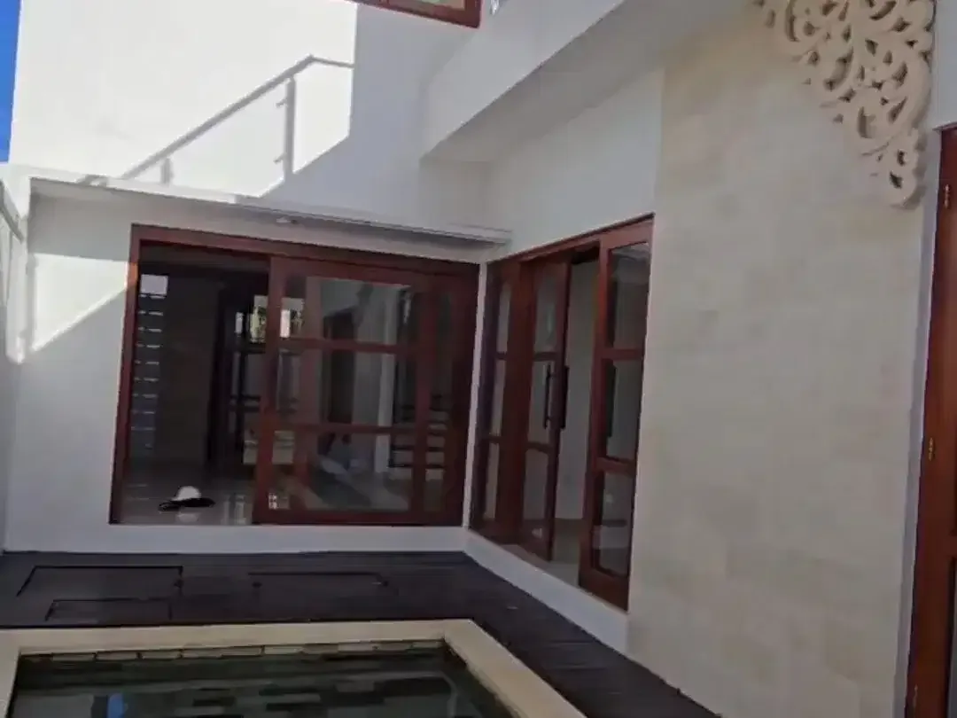 READY UNIT VILLA 3 BR KAWASAN BAGUS TENANG LOKASI NUSA DUA - Image 7 of 10