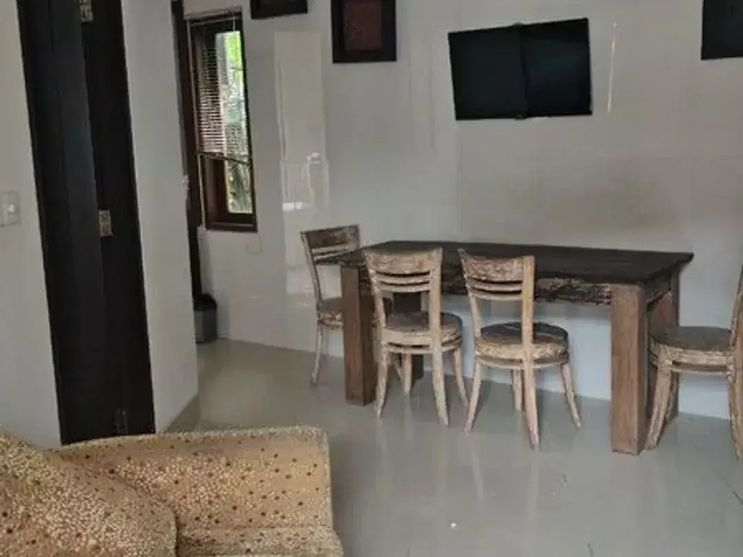 FREEHOLD FOR SALE - Fully-Furnished Modern Villa with Balinese Touch in Heart of Canggu, BALI - Image 3 of 9