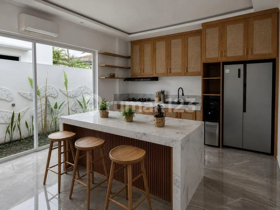 Villa Tropis Cantik 3 Kamar Tidur di Tibubeneng, Canggu - Image 3 of 4