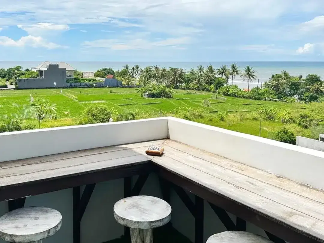 Leasehold - Luxury villa with breathtaking views of majestic mountains - Image 3 of 10