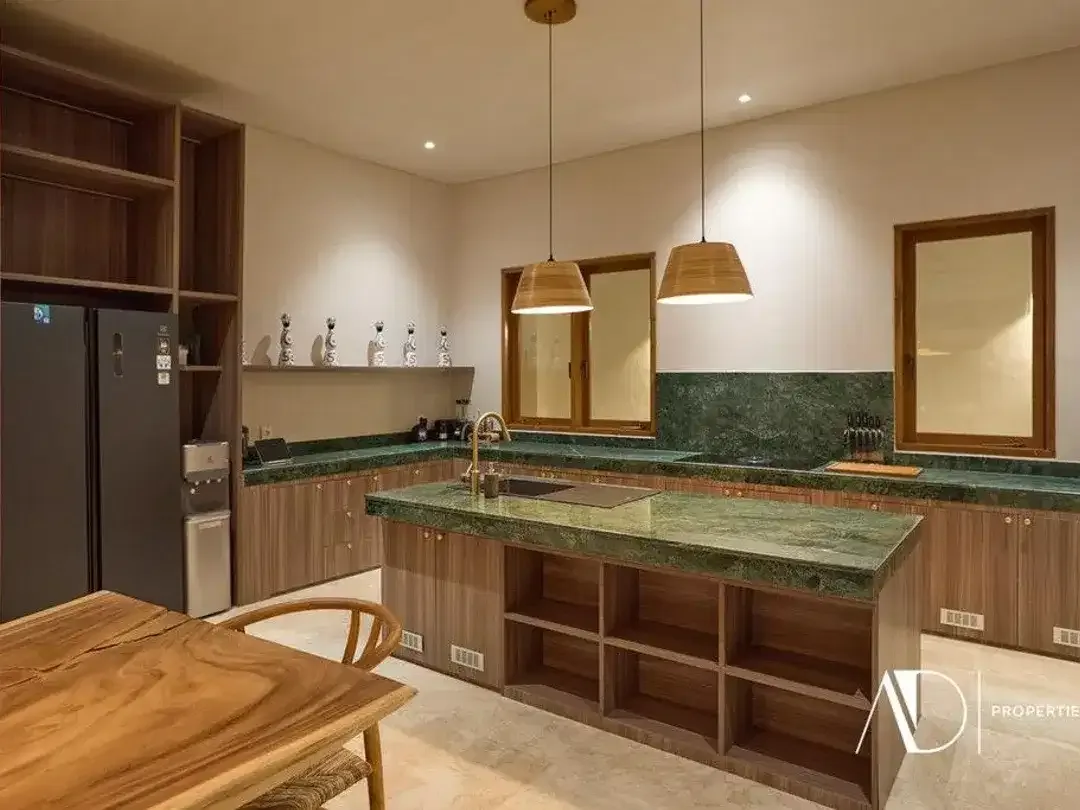 FREEHOLD | MODERN 5-BEDROOM LUXURY VILLA IN SEMINYAK - Image 7 of 10