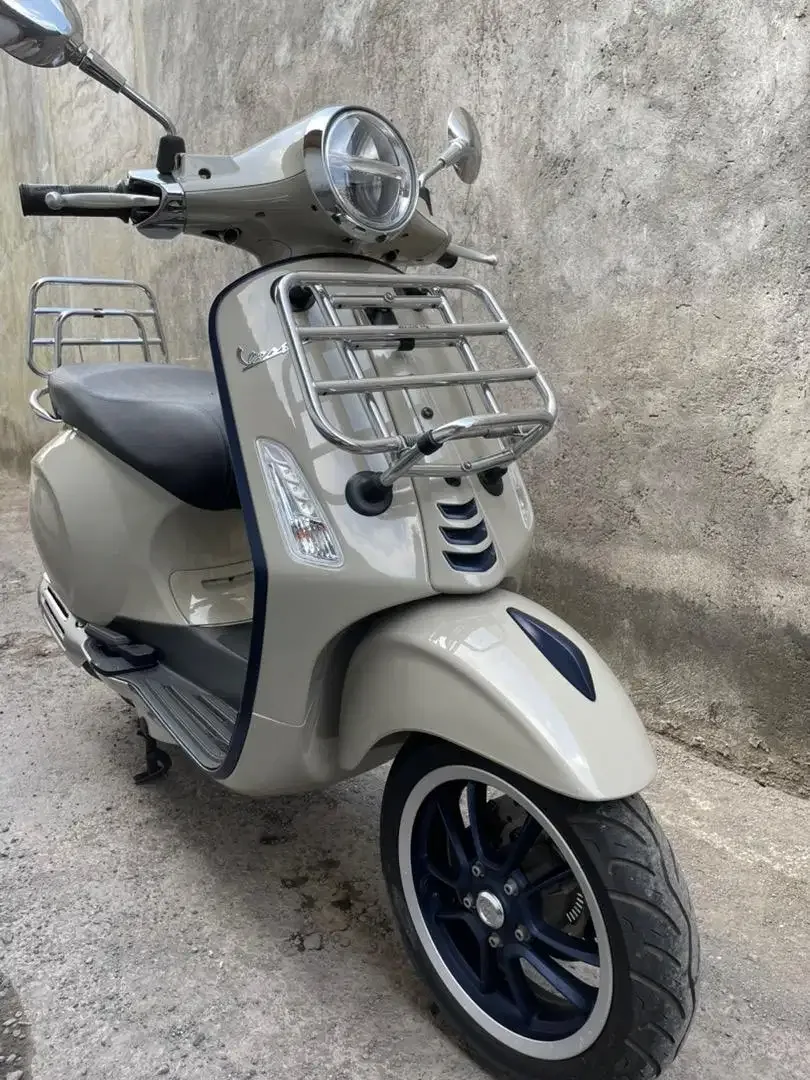 Vespa primavera 2022 km 2 rb - Image 1 of 3