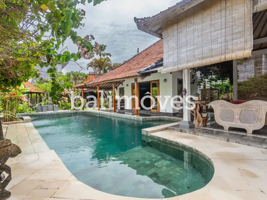 Dijual Villa 3 Kamar Tidur dengan Tanah yang Luas di Sanur - Image 1 of 10