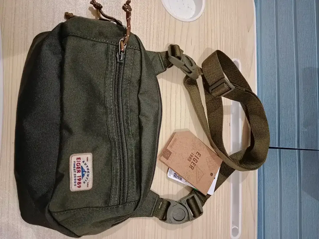 Tas Selempang Merk EIGER DIJAMIN 100% ORIGINAL Army UK.2L 22.5x7x15cm - Image 1 of 10