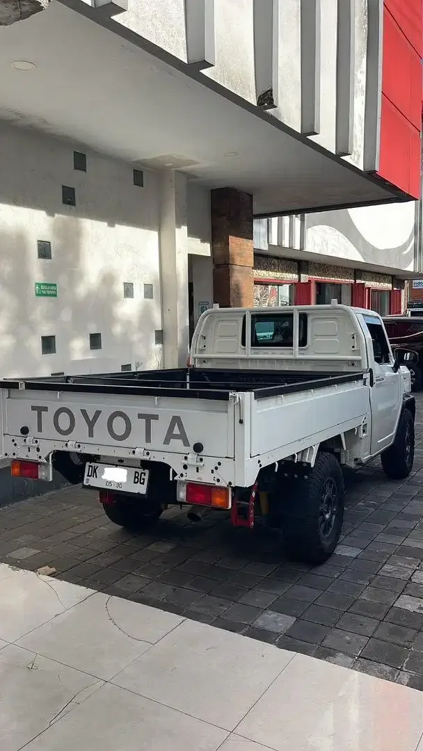 Toyota HILUX 2025 Diesel - Image 3 of 7